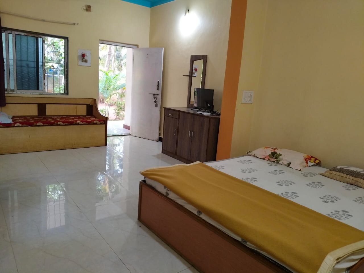 Room of Nisarg Tourist Home